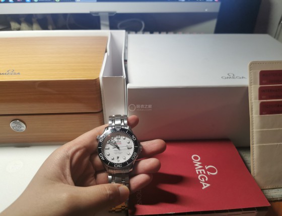迟到的作业，入手第一只潜水表白盘海马300，很耐看