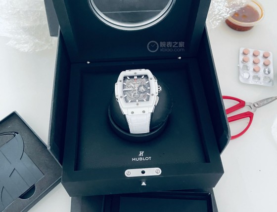 两个月终提宇舶601白陶瓷酒桶