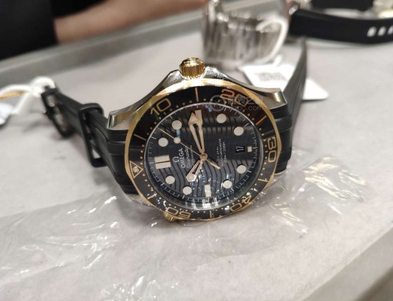 闲逛邂逅间金黑胶带海马300米