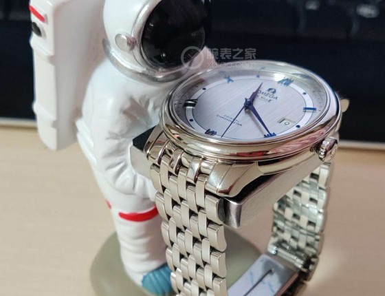 鸡头还是凤尾？欧米茄碟飞入手体验