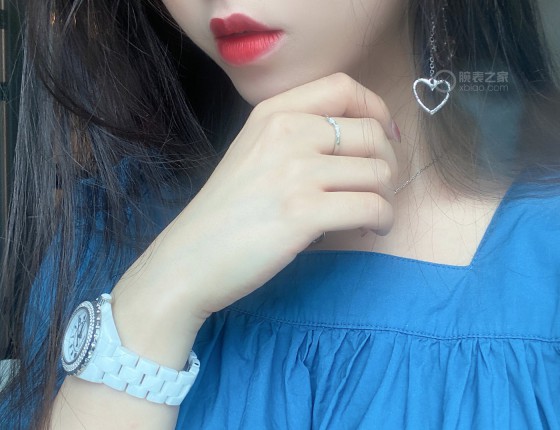 香奈儿经典J12白陶瓷，夏日里的一抹小清新～