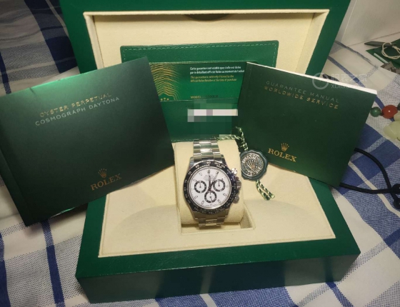 经典的配色在于，他不一定惊艳，但永不过时（喜提劳力士熊猫迪通拿）