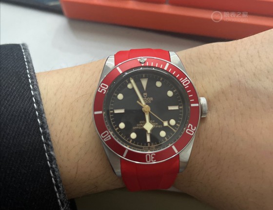 白盘海马300开箱~绕不过去的潜水表