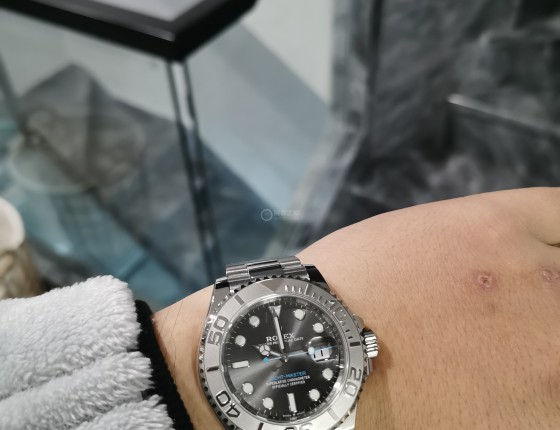 老婆说这表适合你，拽着我不让我走，听她的，拿下灰游艇