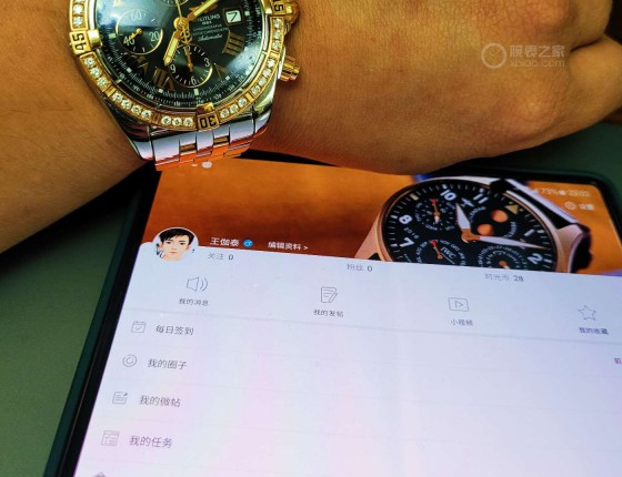 新手携百年灵表王报道