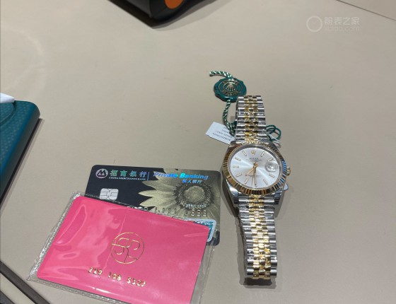 逛街看到一块劳力士，拿下