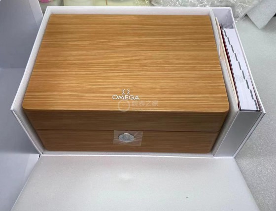 欧米茄海马150白盘橙针8900机芯