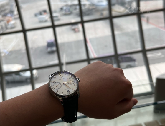 旅游回国在机场没忍住还是买了葡七