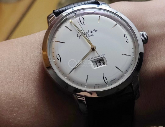 德表迷的第一块手表-格拉苏蒂60年代大日历