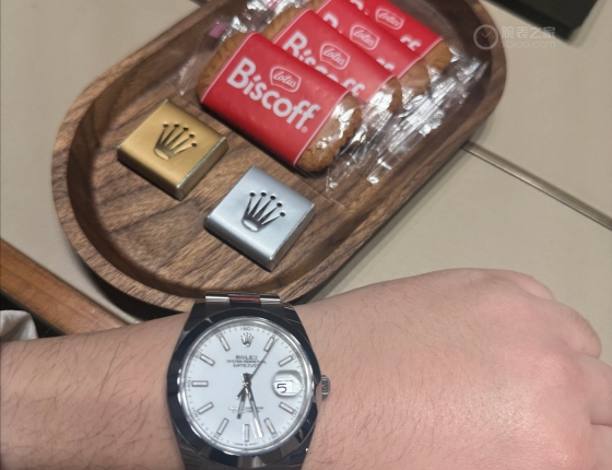 来自爱人的礼物，是一抹温润的白。