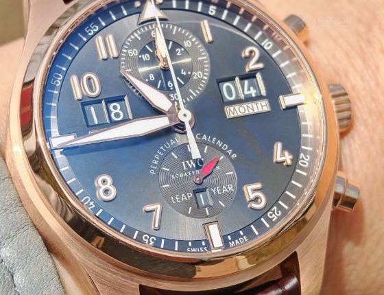 IWC喷火战机万年历计时：想练大块头，先来个大块头