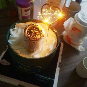 祝自己生日快乐，希望蛋糕变为现实