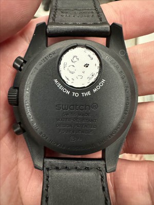全网首发黑色欧米茄超霸史努比联名Swatch