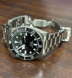 帝舵碧湾39钛金属 Black Bay Pelagos 39