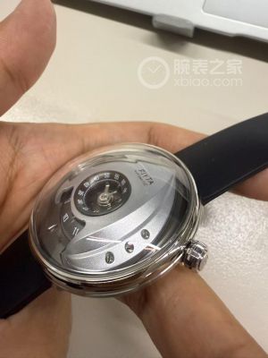 飞亚达新品——“小飞船”立体读时款