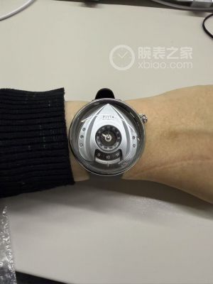 飞亚达新品——“小飞船”立体读时款