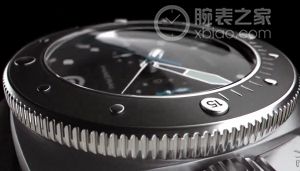 体验沛纳海潜水器的多功能性——终极探险时计！